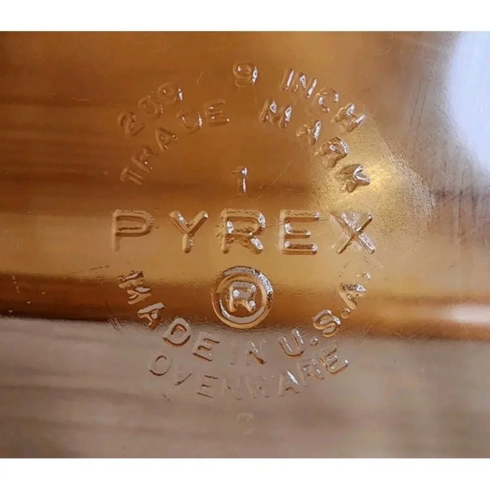Pyrex dish pressed 209